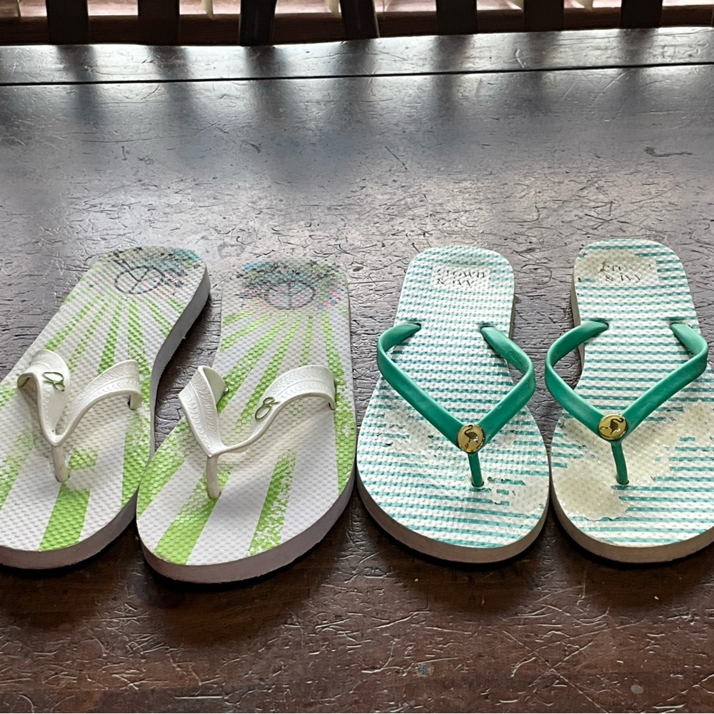 2 pair ladies size 9 flip flops